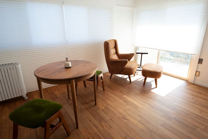 東京 深大寺にある一人の時間をゆっくり過ごす宿 Comori コモリ 温泉のチケット付き Houses For Rent In Chofu Tokyo Japan