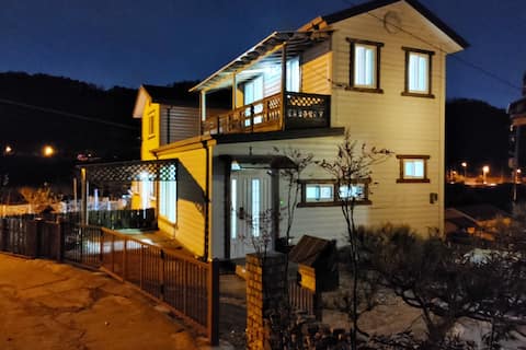Happy House (single 2-story country house) Family, couples, friends. Travel, long-term business trip