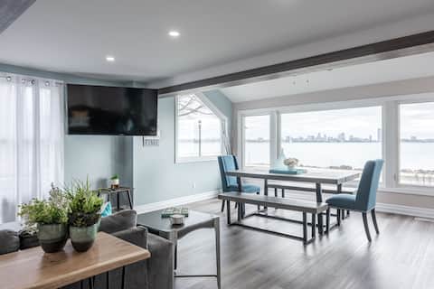Top performing Airbnb: Bright, Beautiful Lakefront @ Historical Fort Erie in Fort Erie