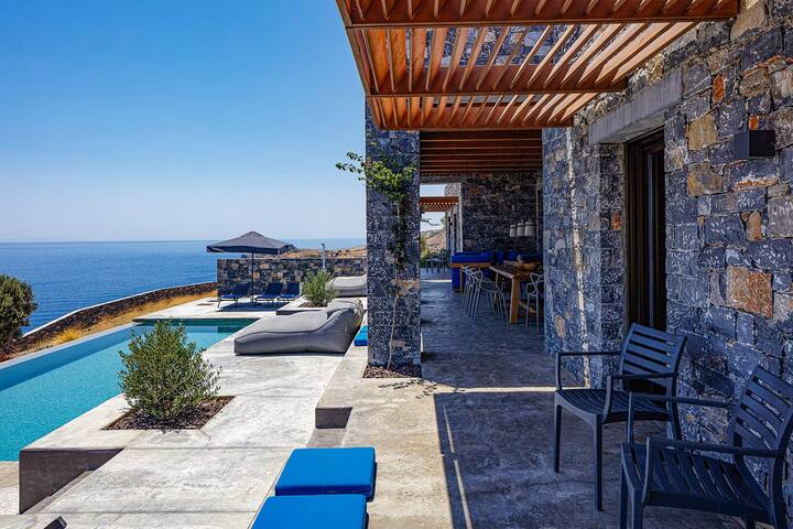 Lagremha Villa, 4 BD, private pool, seafront gallery image 4