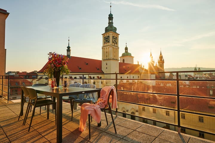 Chic Two Bedroom Old Town Apartment with a terrace gallery image 3