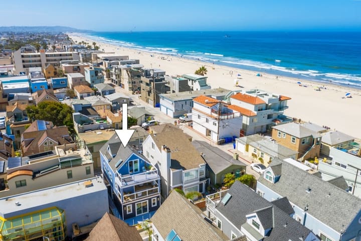 Designer Beach House | AC | Attached Garage