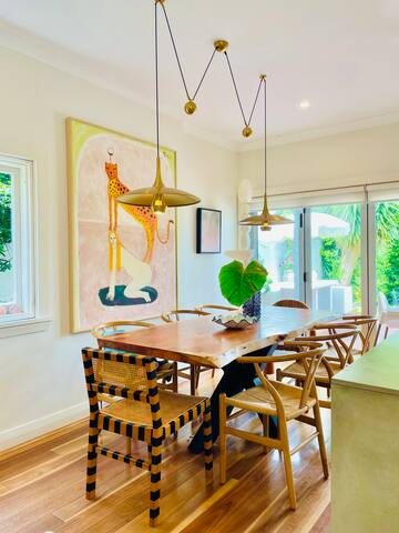 Artistic Bondi Beach House Minutes from ocean gallery image 5