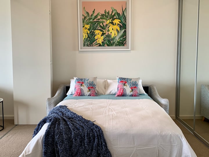 Გასაშლელ დივანს აქვს საკუთარი მოხსნადი პანელები სრული კონფიდენციალურობისთვის