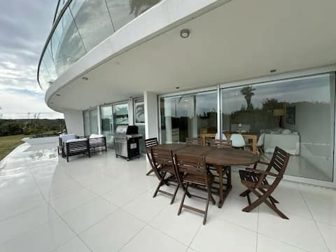 2 bedroom Pool Grill WiFi 3 blocks from the beach