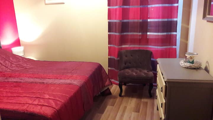 Спална соба со малини на приземје 
1 кревет 160x200, клима уред
