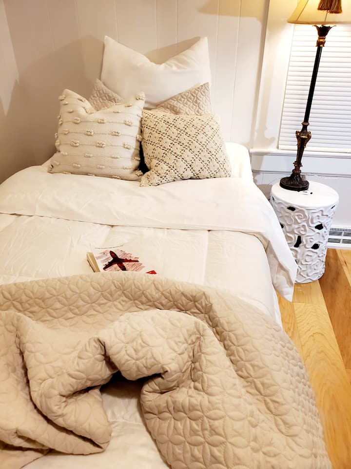 Chumba cha pili cha kulala, Kitanda cha mtu mmoja