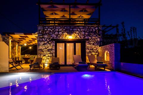 Villa Diamante with Pool 2 minutes from the beach