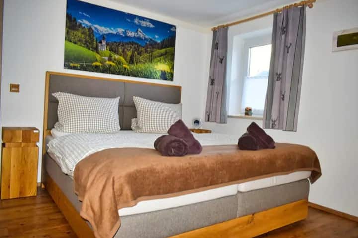 Schlafzimmer EG /habitación con cama en la planta baja 