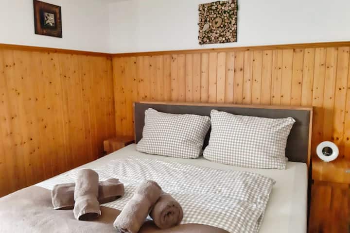 Schlafzimmer OG /habitación con cama en el primer piso