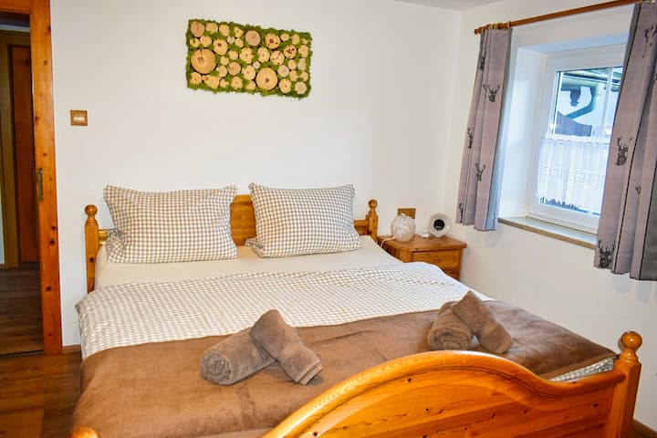 Schlafzimmer OG /habitación con cama en el primer piso 