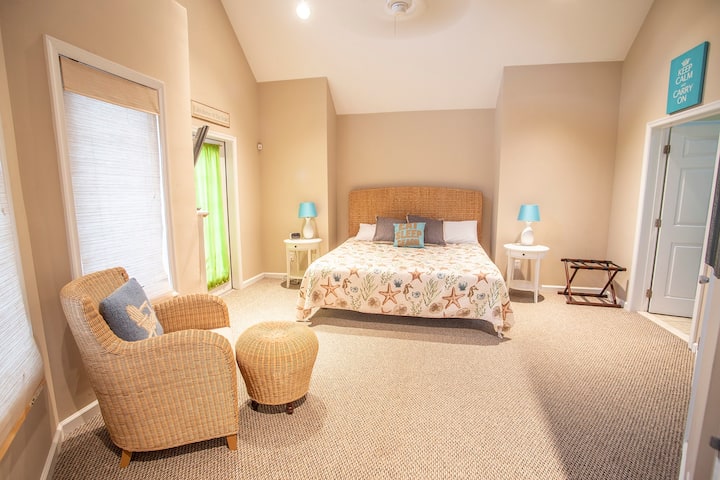 Main bedroom - King