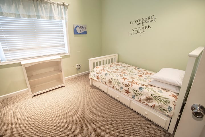 Bedroom 3 - two twins and two trundles