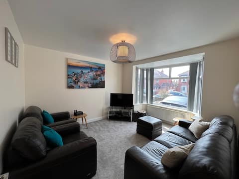 Family/Business 4 Bed/4 Bath House +Hot Tub*