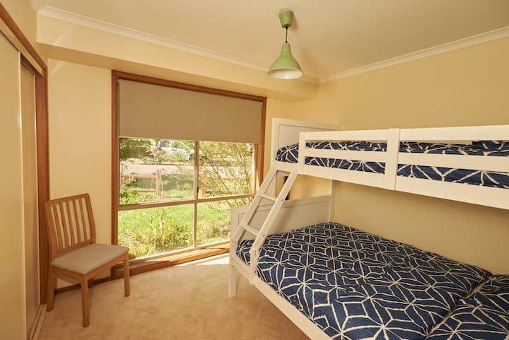 ห้องนอน 2 - เตียงเดี่ยวและเตียงสองชั้น