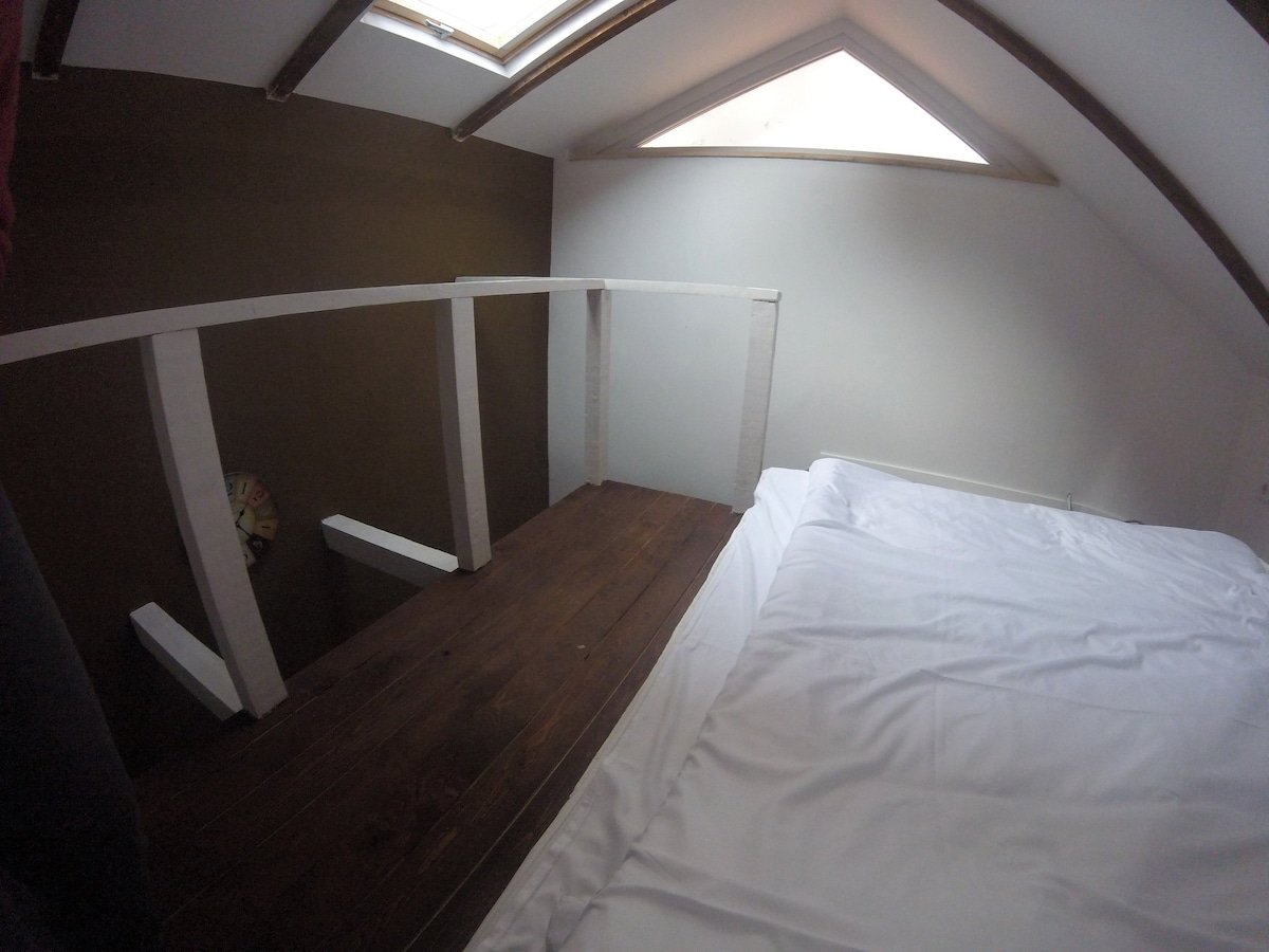 Bedroom and side window with privacy foil