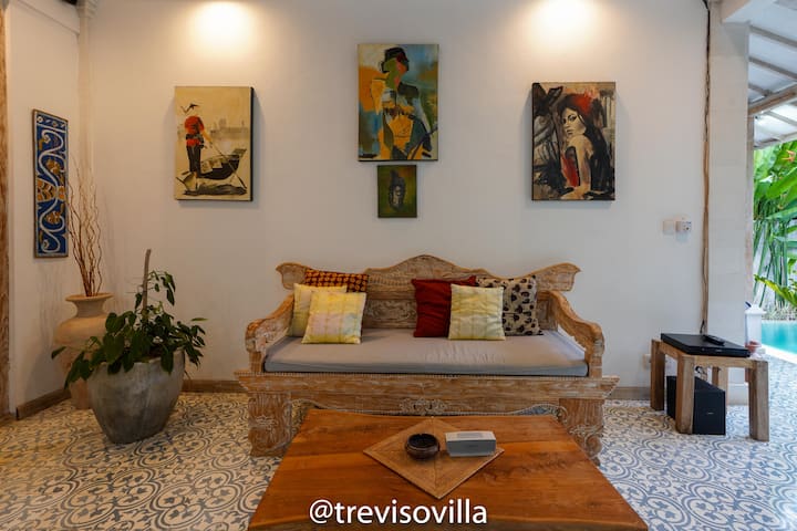 Treviso Bali Villa 2br With Lush Garden And Pool - 庫塔