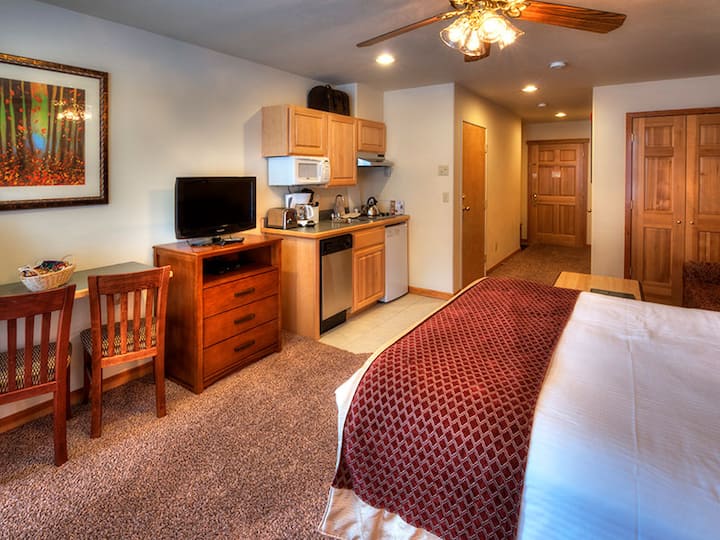 garsónka s čiastočnou kuchyňou