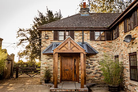 Chapel Lodge (Spacious Family Lodge)