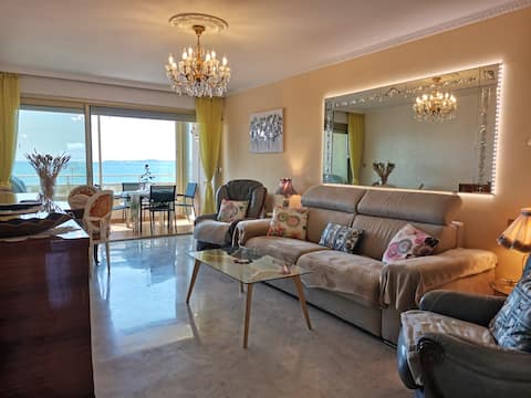 Popular Airbnb listing: Panoramic sea view: spacious 2-room apartment with garage in Cagnes Sur Mer