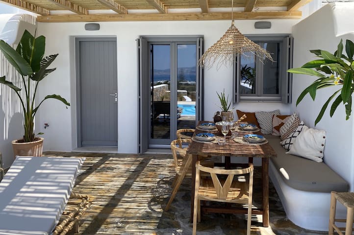 Villa Ypsilon – luxury house with sea view & pool