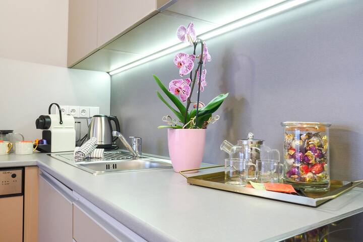 Chic 2-Bedroom Old Town Apartment with 2 bathrooms gallery image 5