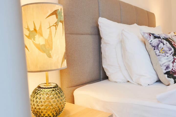 מיטות קינג סייז עם מזרנים איכותיים לשינה נוחה