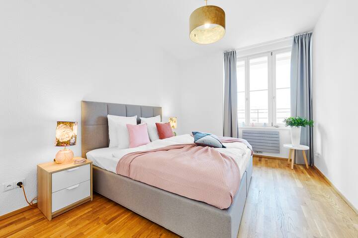 Chic Three Bedroom Old Town Apartment with terrace gallery image 4