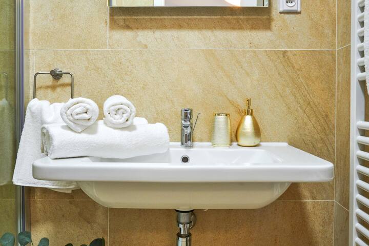 Chic Three Bedroom Old Town Apartment with terrace gallery image 3