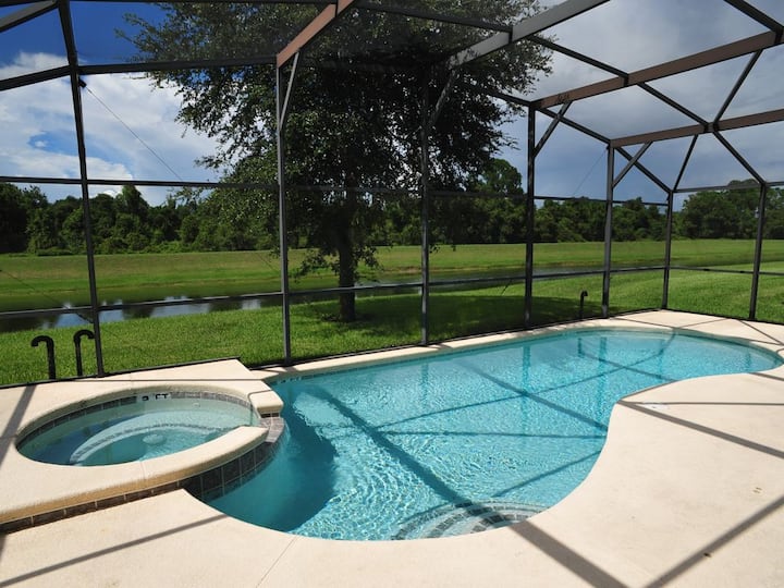 Water Front Villa In Emerald Island, 3 Mi To Disney, 4bdrm/3ba,theme Rm,pool - Florida