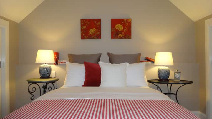 Bundanoon Bijou - Southern Highlands accommodation - luxurious Queen bed on the mezzanine level. The perfect spot for sleeping in.