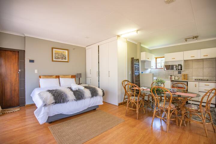 غرفة نوم في بيت الضيف