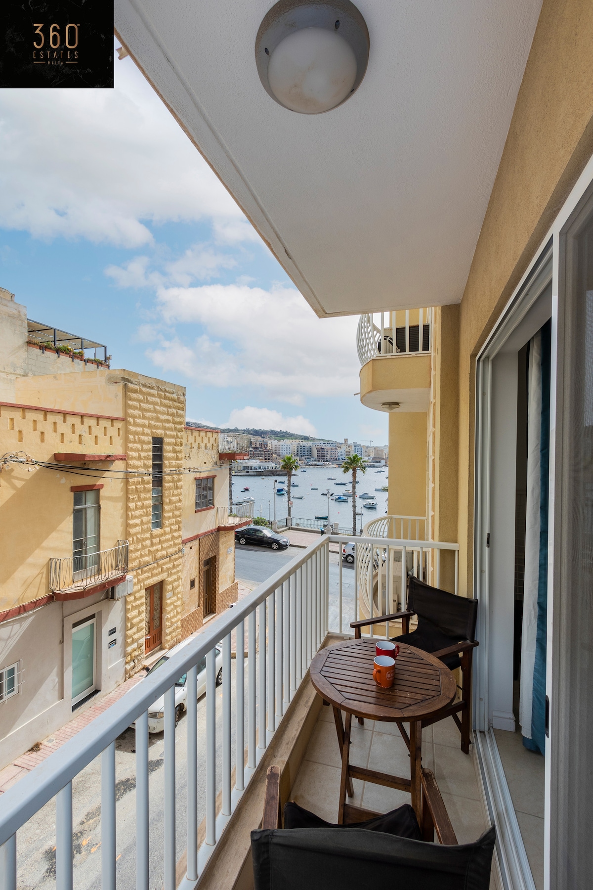 Beautiful, TOP NOTCH 1 BR APT just off the coast