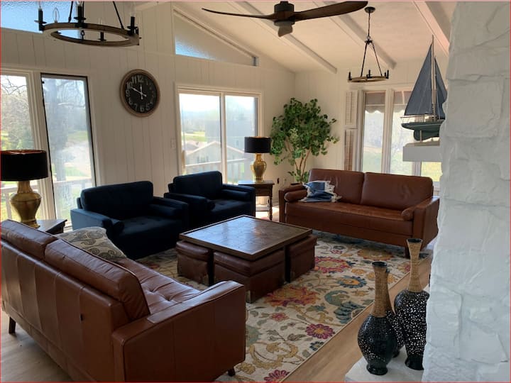 Entire Waterfront Home - 6 Bed/4.5 Baths - Lake Barkley State Resort Park, Cadiz