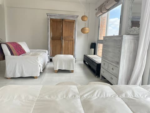 A bright studio in the center with a balcony