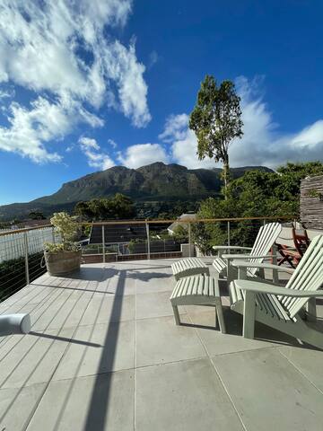 Tranquil & homely stay, in Hout Bay gallery image 2