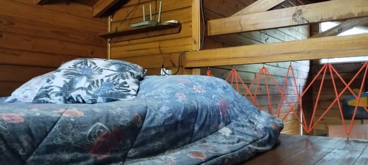 Mezzanine yenye godoro maradufu.