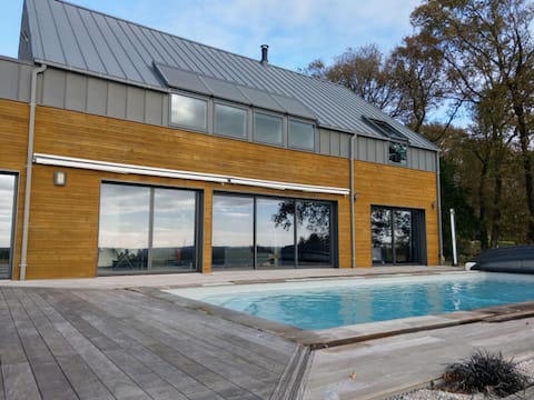 Modern villa with pool and hot tub
