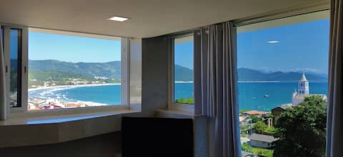 Airbnb em destaque: Sunrise Studio: 200 meters from the sea and 1 GB Wifi em Garopaba