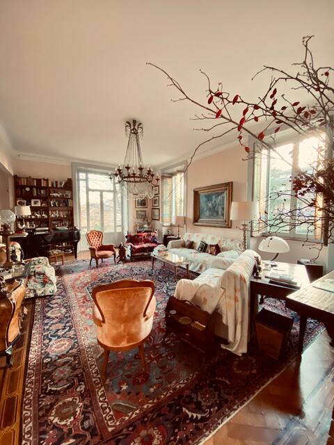 Private wing in Liberty villa with park