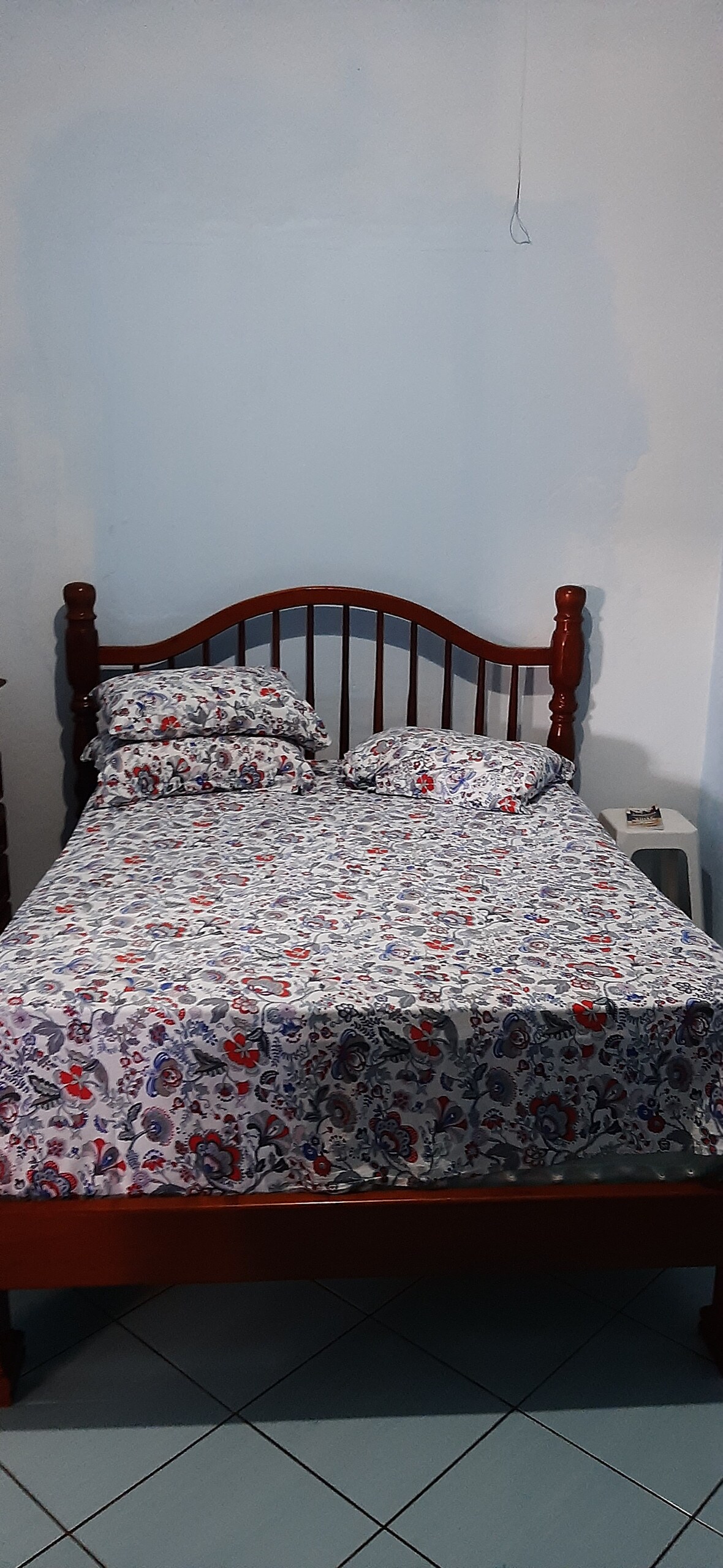 二楼卧室配有双人床