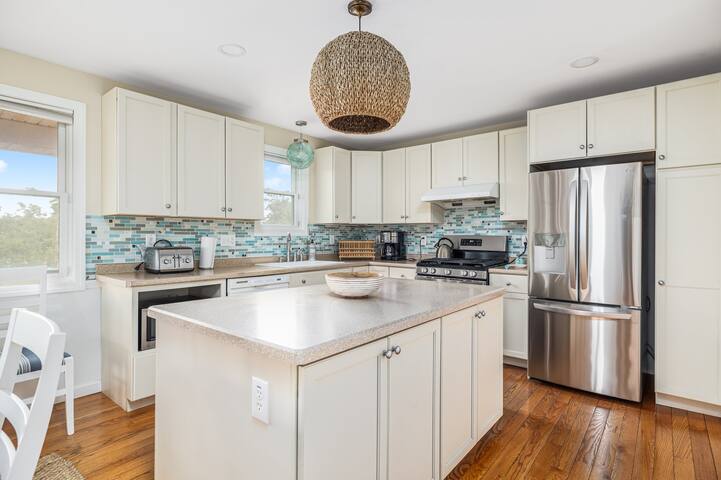 Perfect Family Home 200ft to Sand Hill Cove Beach gallery image 3