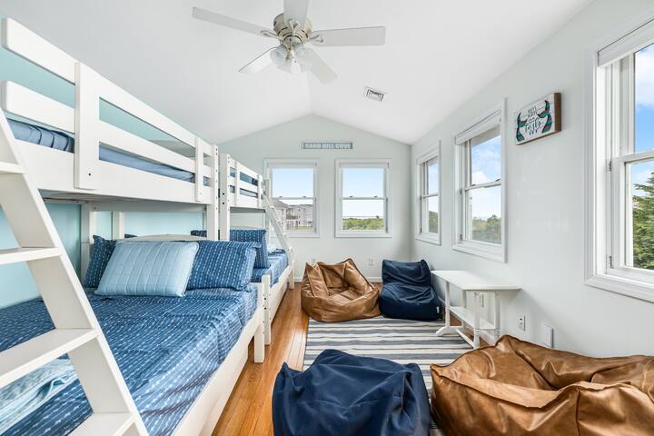 Perfect Family Home 200ft to Sand Hill Cove Beach gallery image 4