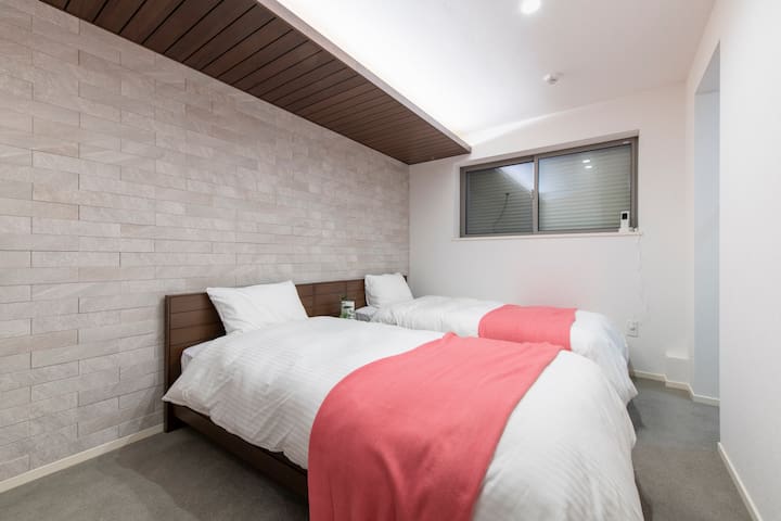 140㎡の10名OK一棟ホテル　駅近4分　歌舞伎町/ドンキホーテ/ゴールデン街/東京都庁/新宿御苑 gallery image 2