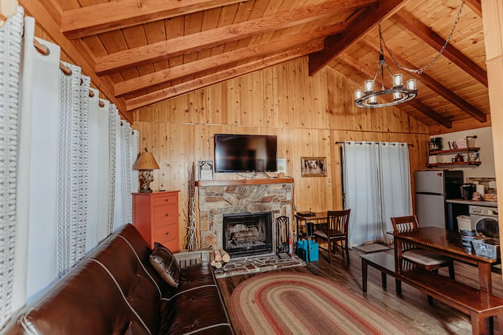Sierra Pines Chalet! Near Bear Mountain & Trails - Big Bear Lake, CA
