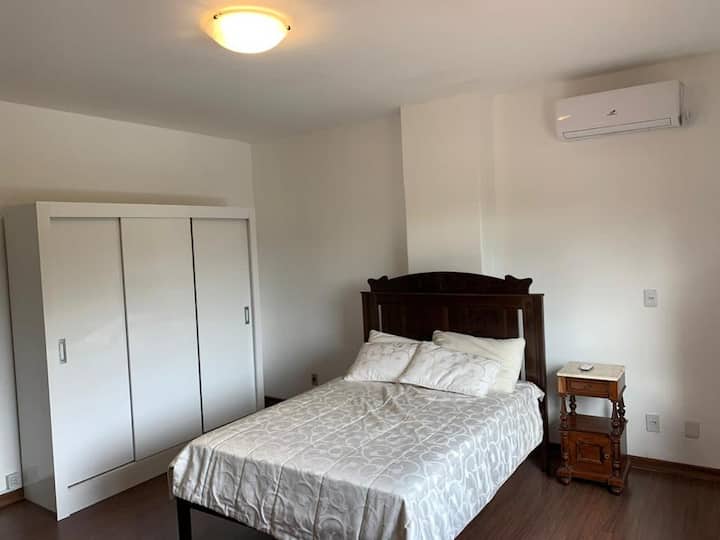 Спалня номер 1: 
 1 двойно легло на горния етаж със суит