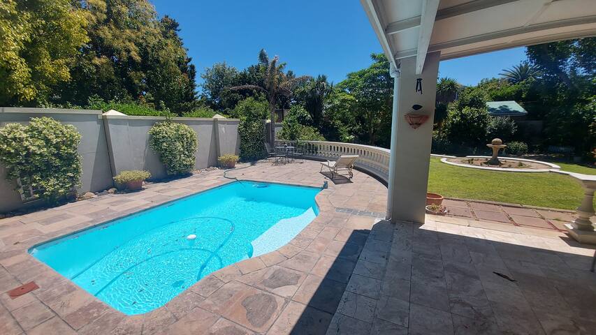 5 bedroom House & Shared Pool gallery image 3