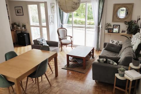 Large 90 m2 T4 3 km from Old Lyon with balconies