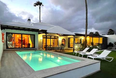 Oceanfront Villa with stunning views & pool