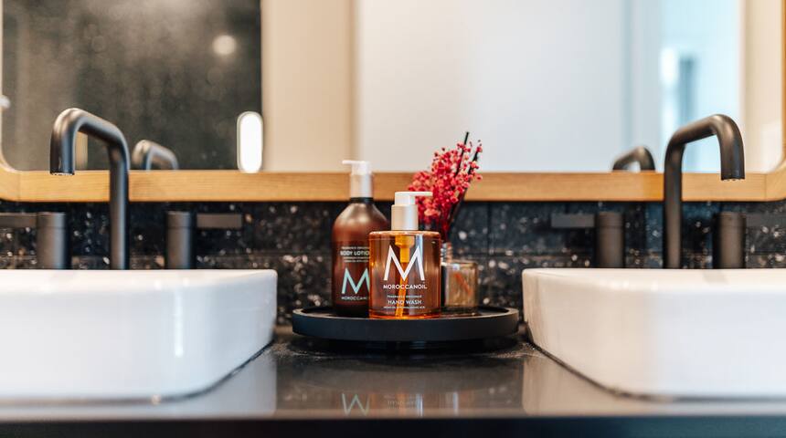 31F Luxury Rainey St Penthouse w rooftop pool gallery image 3